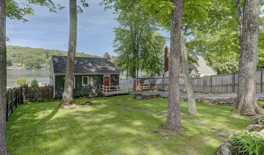 46 Ashford Lake Dr, Ashford, CT 06278 - 2 Beds, 1 Bath