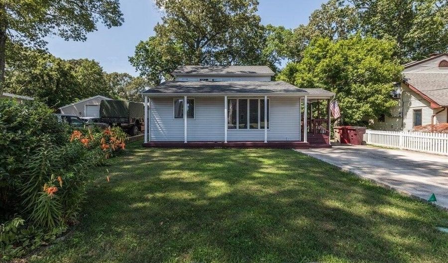 221 Riverside Dr, Bayville, NJ 08721 - 3 Beds, 2 Bath