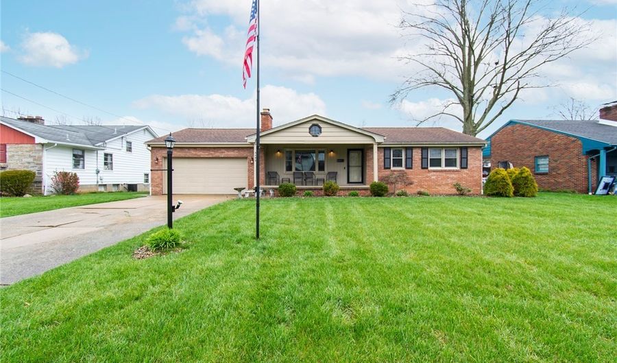 3490 Tall Oaks Ln, Youngstown, OH 44511 - 4 Beds, 2 Bath