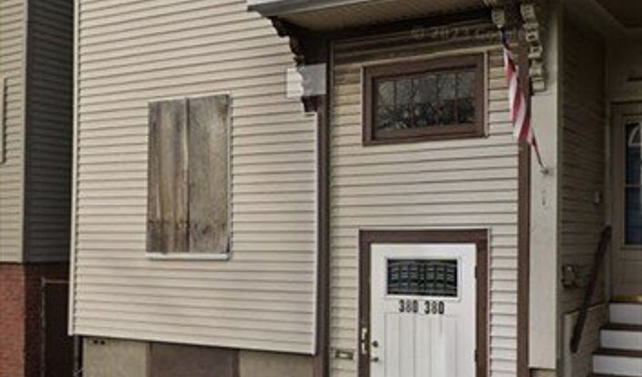 380 E 8th St, Boston, MA 02127 - 3 Beds, 2 Bath