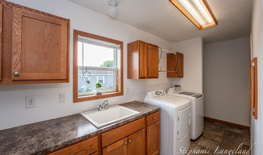 11712 Sunset Gln, Allendale, MI 49401 - 3 Beds, 2 Bath