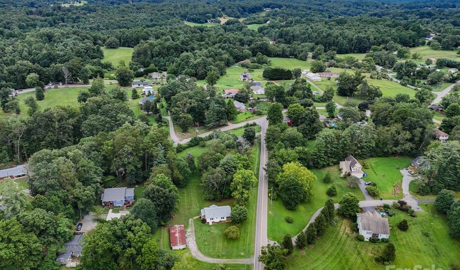 137 Old Nc 20 Hwy, Alexander, NC 28701 - 2 Beds, 1 Bath