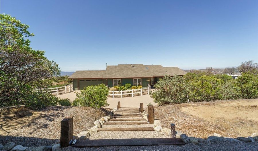 40230 Crazy Horse Canyon Rd, Aguanga, CA 92536 - 3 Beds, 2 Bath
