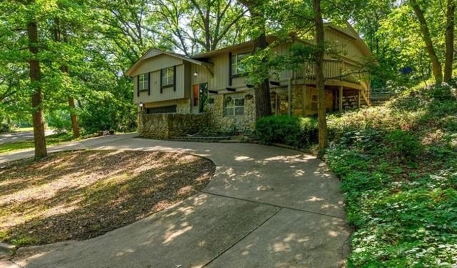 1800 SE Polaris Dr, Bartlesville, OK 74006 - 4 Beds, 3 Bath