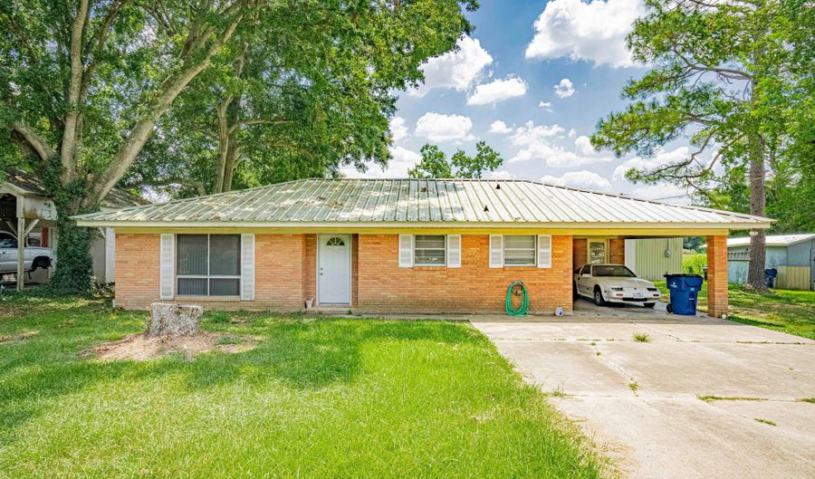 212 Weill St, Abbeville, LA 70510 - 3 Beds, 2 Bath