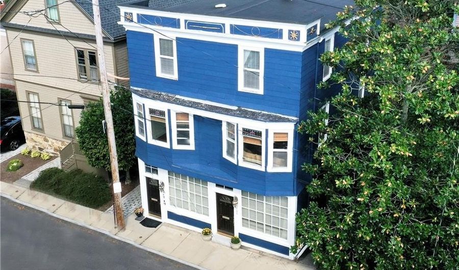 98 John St, Newport, RI 02840 - 6 Beds, 3 Bath