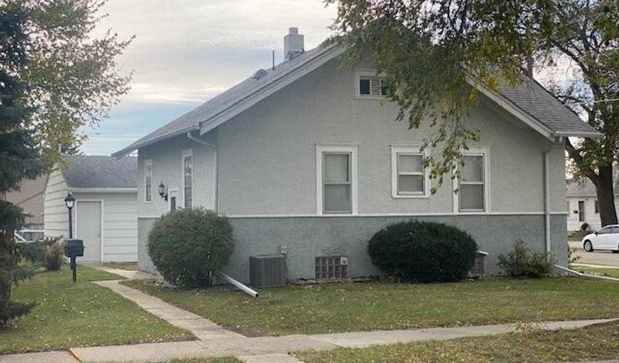 524 N Dakota St, Aberdeen, SD 57401 - 2 Beds, 1 Bath