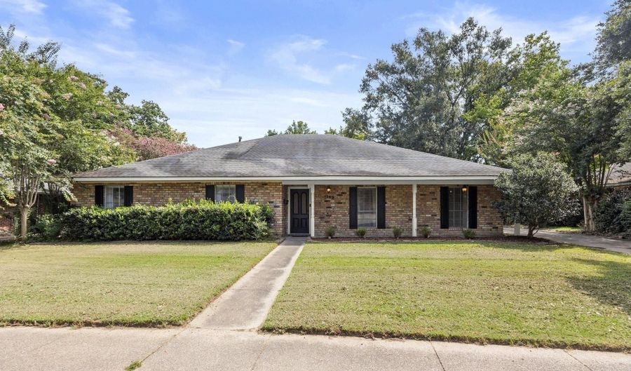 1369 Crescent Dr, Baton Rouge, LA 70806 - 4 Beds, 3 Bath