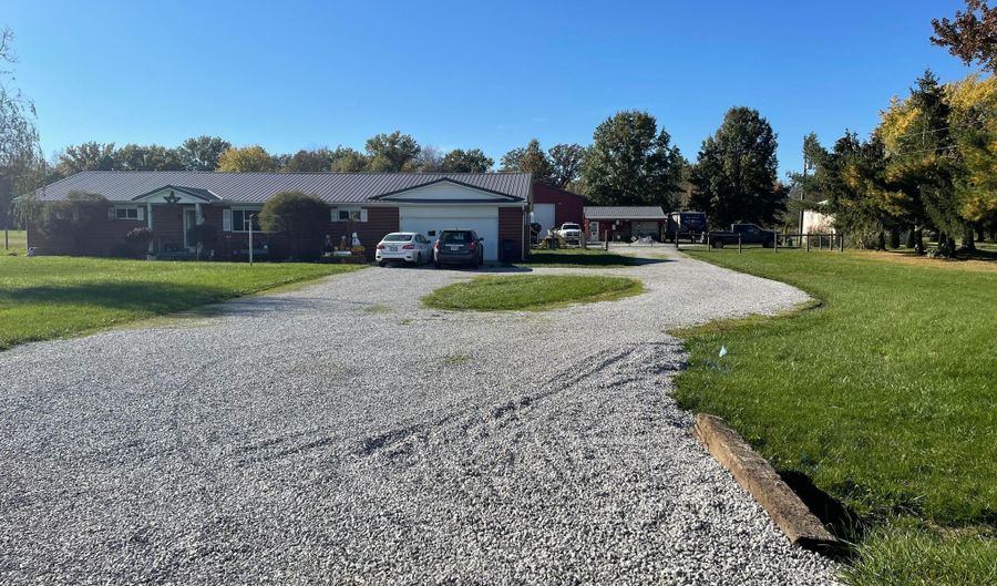 10621 Lockbourne Eastern Rd, Ashville, OH 43103 - 4 Beds, 3 Bath