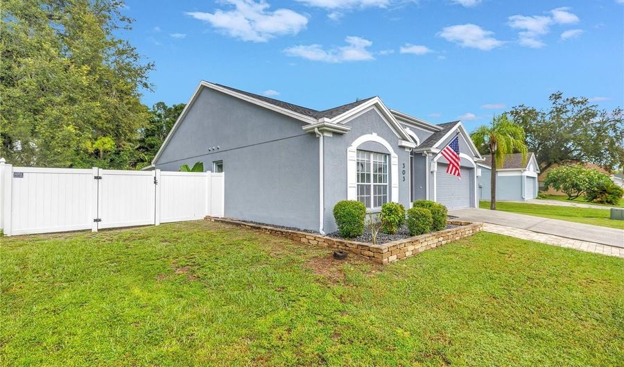 303 LAKEWAY Ln, Apollo Beach, FL 33572 - 3 Beds, 2 Bath