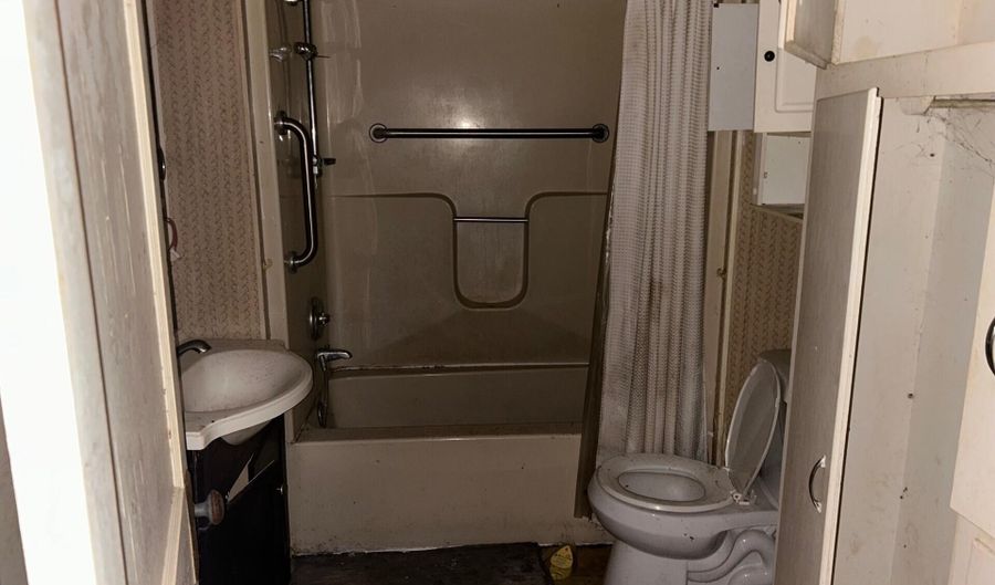 850 W Congress St, Brookhaven, MS 39601 - 2 Beds, 1 Bath