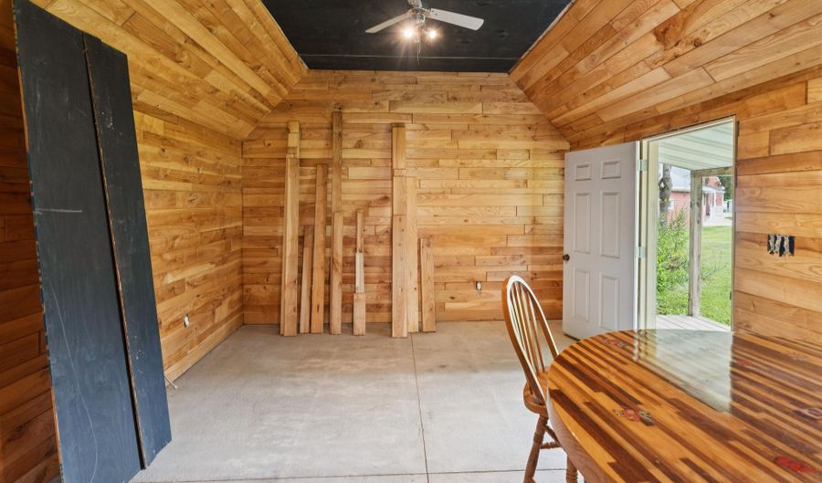 1507 S WALDEN Ave, Appleton, WI 54915 - 2 Beds, 1 Bath