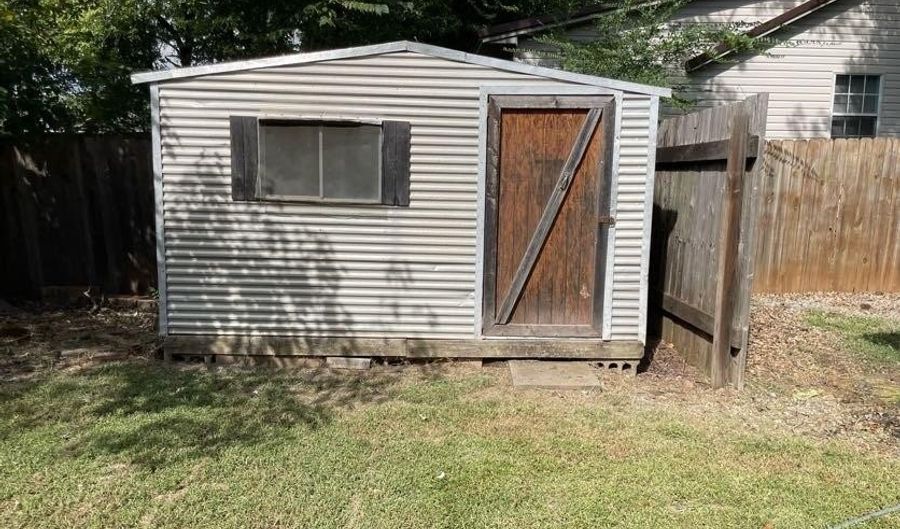 301 Locust St, Alma, AR 72921 - 3 Beds, 1 Bath