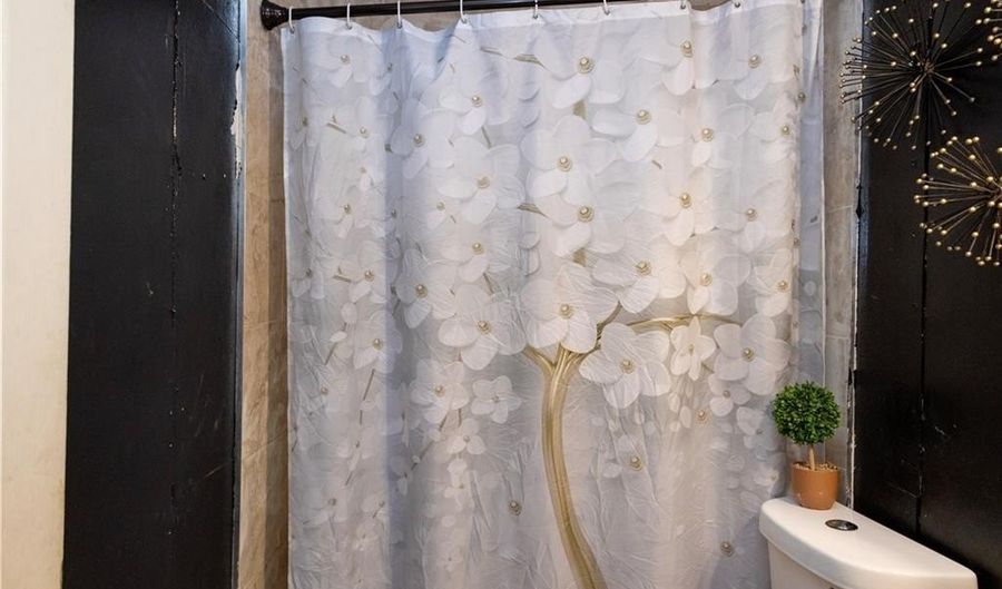 808 Park Rd, Alamo, TX 78516 - 2 Beds, 2 Bath