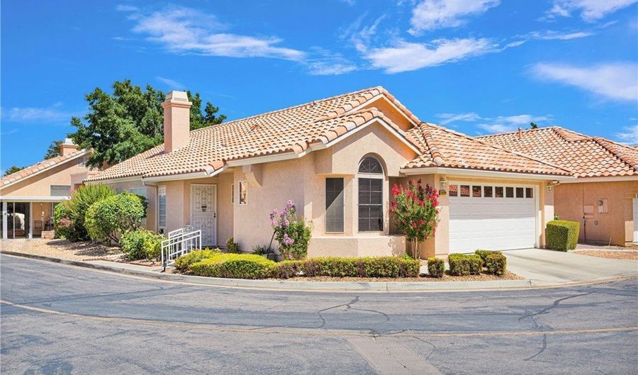 11579 Mountain Meadow Dr, Apple Valley, CA 92308 - 2 Beds, 2 Bath