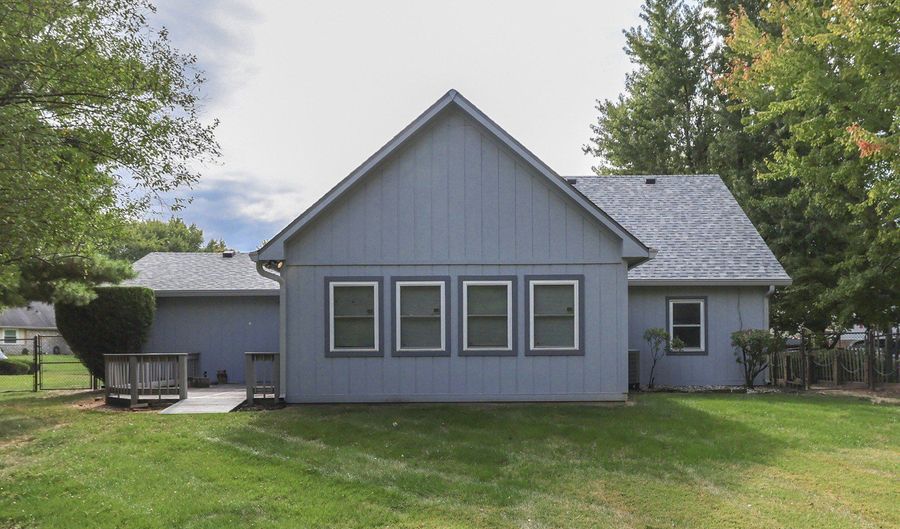 116 Dahlia Ln, Indianapolis, IN 46217 - 4 Beds, 2 Bath
