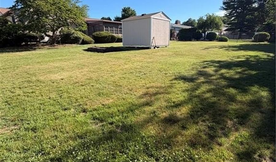 45 Pinewood Dr, North Providence, RI 02904 - 3 Beds, 4 Bath