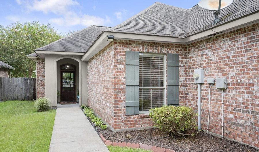 3076 Southbank Dr, Baton Rouge, LA 70810 - 3 Beds, 2 Bath