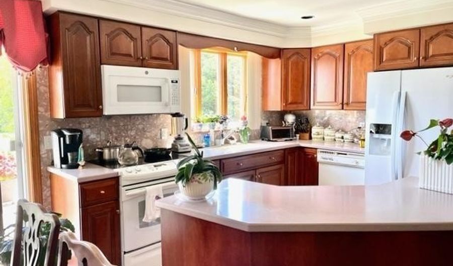 139 Honeyman Ave, Middletown, RI 02842 - 4 Beds, 3 Bath