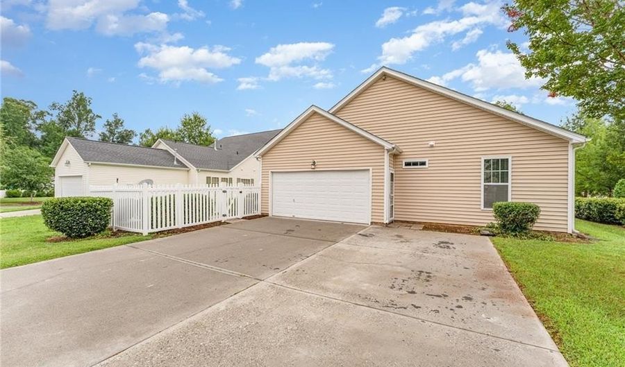 197 Parkview Ln, Advance, NC 27006 - 3 Beds, 2 Bath