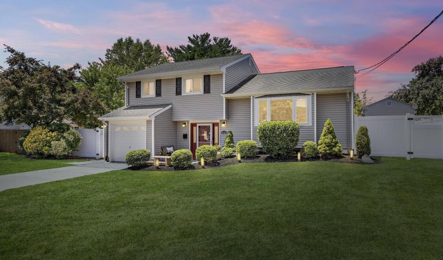 522 Mackey Ave, Belford, NJ 07718 - 4 Beds, 2 Bath