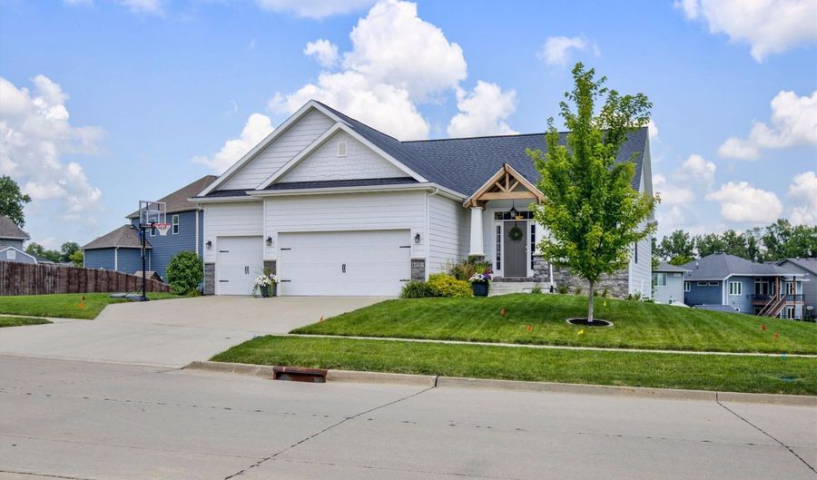 1020 Baileys Grove Dr, Adel, IA 50003 - 4 Beds, 3 Bath