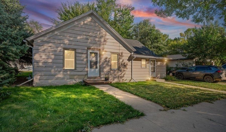 403 4th Ave, Belle Fourche, SD 57717 - 3 Beds, 1 Bath