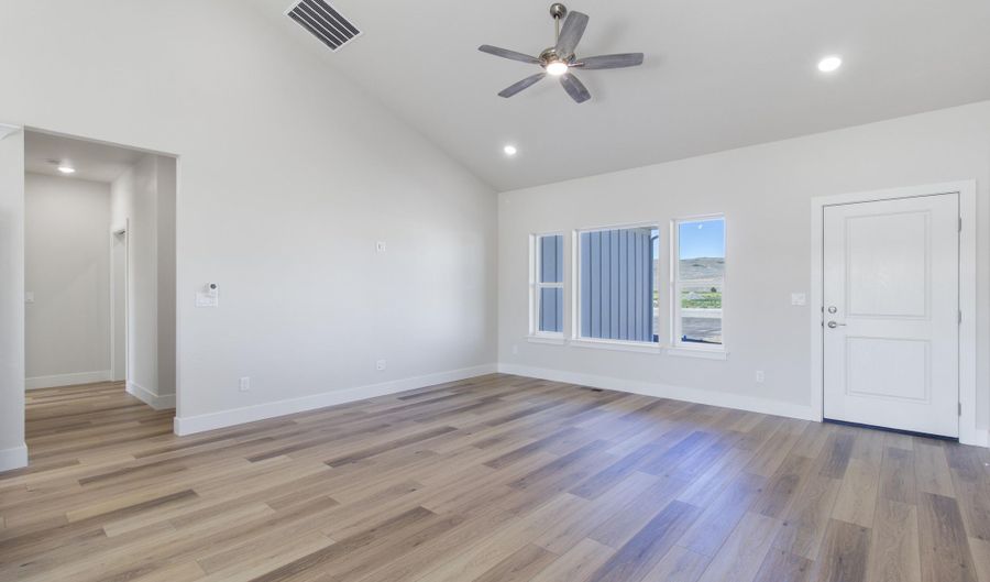 205 W 1st. St W, Carey, ID 83320 - 3 Beds, 2 Bath