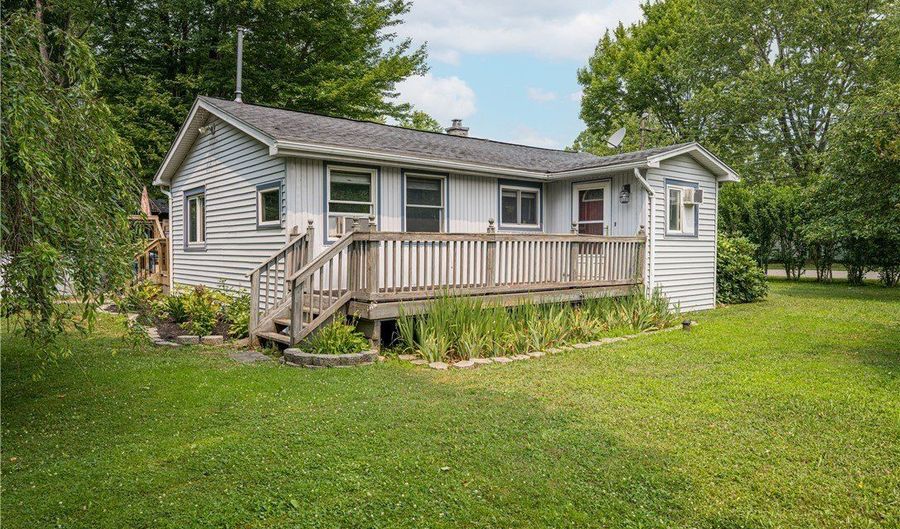 9658 Oakland St, Angola, NY 14006 - 3 Beds, 1 Bath
