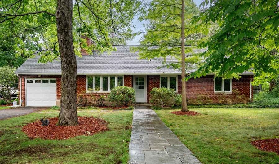 8023 WASHINGTON Ave, Alexandria, VA 22308 - 4 Beds, 2 Bath