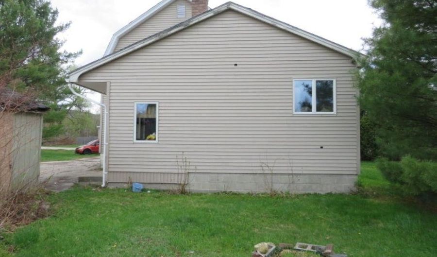 25 Turcotte St, Berlin, NH 03570 - 4 Beds, 2 Bath