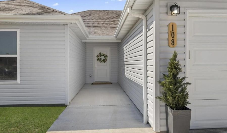 108 Pin Oak Dr, Aurora, MO 65605 - 4 Beds, 2 Bath