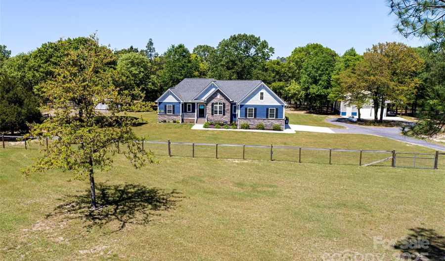 340 Hound Hollow Rd, Camden, SC 29020 - 3 Beds, 2 Bath