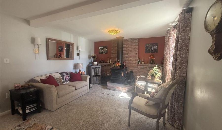 202 N Division St, Cowley, WY 82420 - 3 Beds, 2 Bath