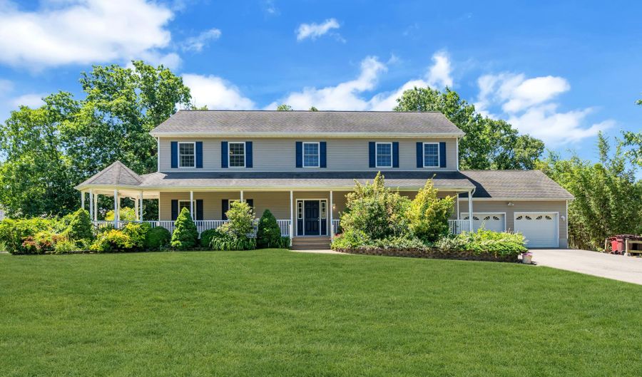 563 Vanderbilt Ave, Bayville, NJ 08721 - 5 Beds, 3 Bath