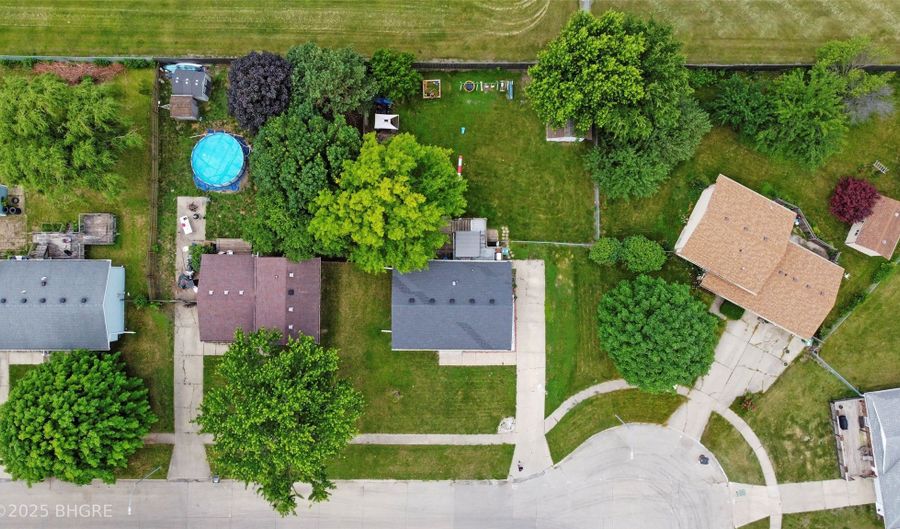 204 25th Ave SW, Altoona, IA 50009 - 4 Beds, 2 Bath