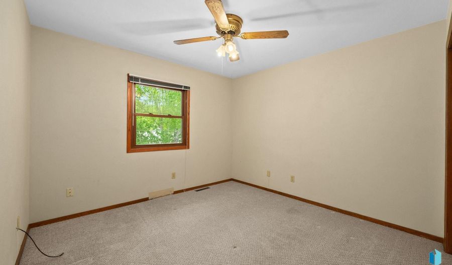 538 17th Ave S, Brookings, SD 57006 - 4 Beds, 3 Bath