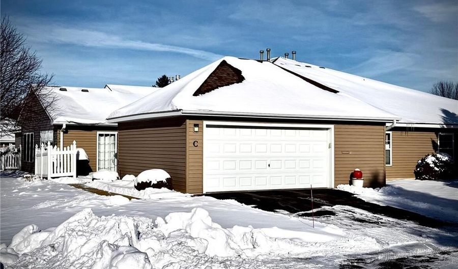 1907 Oak Tree Ln C, Austin, MN 55912 - 2 Beds, 2 Bath