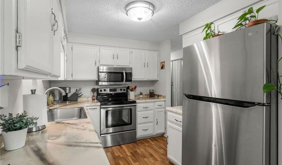 7803 Glenda Ct, Apple Valley, MN 55124 - 2 Beds, 2 Bath