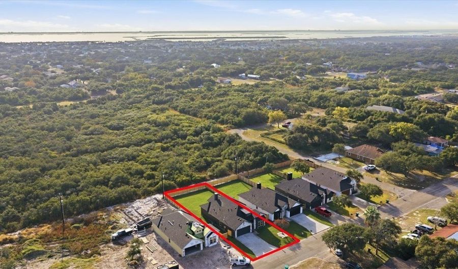835 S 8th St, Aransas Pass, TX 78336 - 4 Beds, 3 Bath