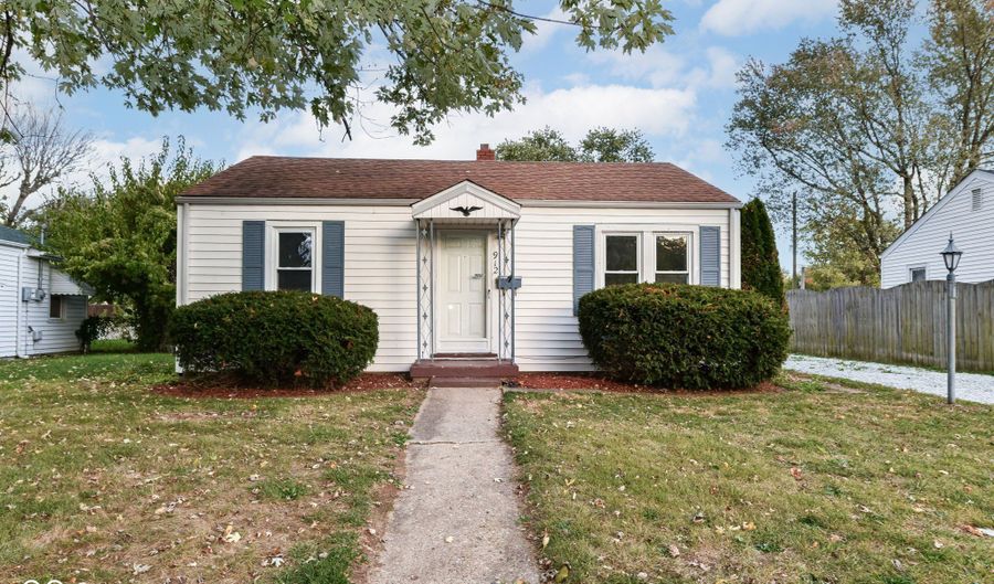 912 Crescent Dr, Anderson, IN 46013 - 2 Beds, 1 Bath