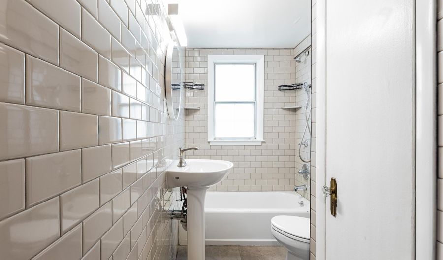 814 S ARLINGTON Dr 102, Arlington, VA 22204 - 2 Beds, 1 Bath