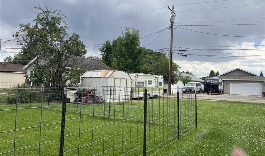 1414 Salsbury Ave, Cody, WY 82414 - 2 Beds, 1 Bath