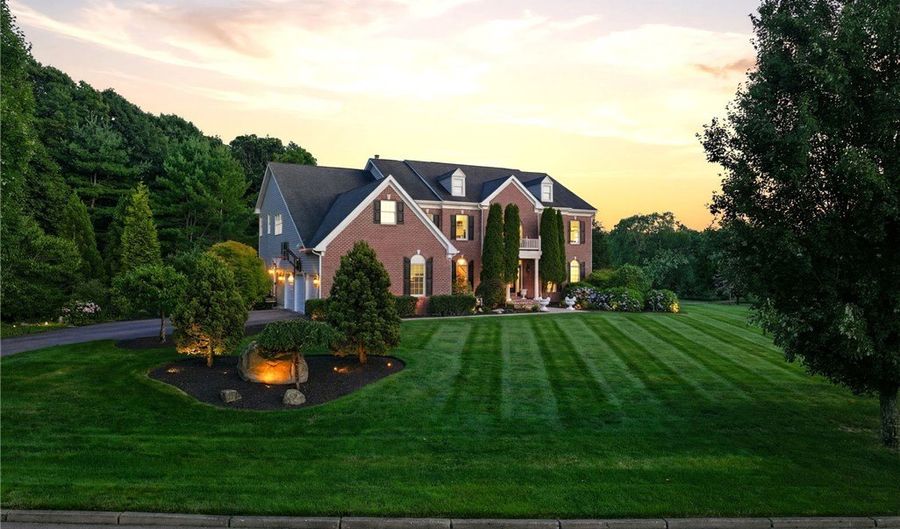 10 Lovegreen Ln, East Greenwich, RI 02818 - 4 Beds, 5 Bath