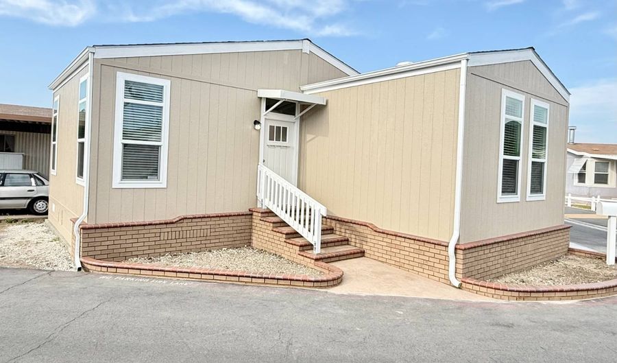 41 Spruce Via, Anaheim, CA 92801 - 2 Beds, 1 Bath