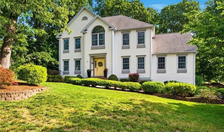 6 Cathedral Ct, Cumberland, RI 02864 - 4 Beds, 3 Bath
