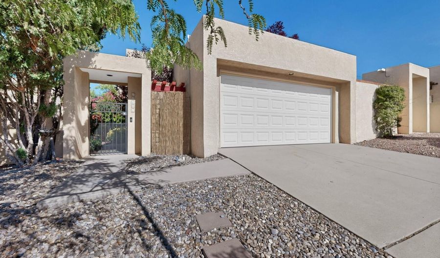 10401 Camino Del Oso NE, Albuquerque, NM 87111 - 3 Beds, 3 Bath