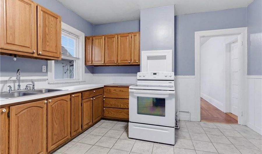 63 Park Ave 2, Cranston, RI 02905 - 3 Beds, 1 Bath