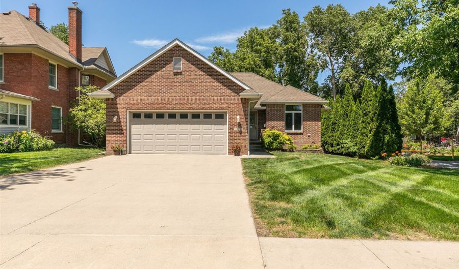 1412 Court St, Adel, IA 50003 - 2 Beds, 2 Bath