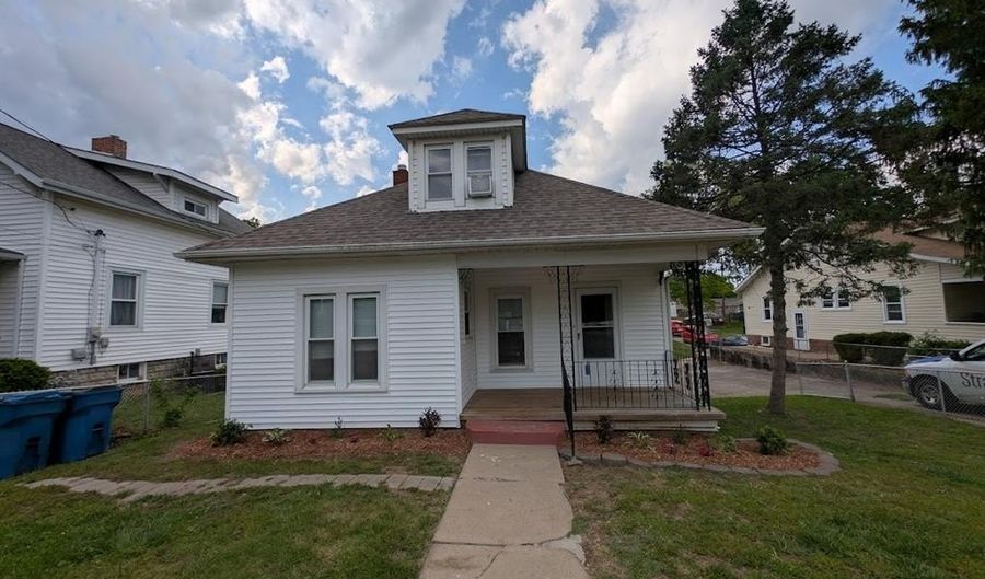 208 W Elm St, Alton, IL 62002 - 3 Beds, 2 Bath